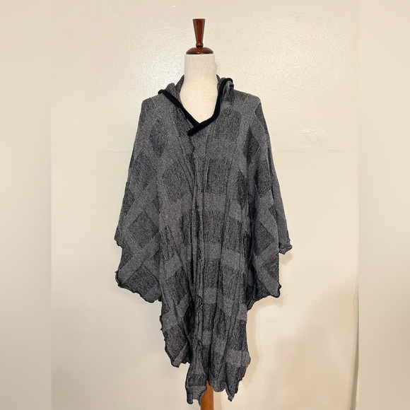 Desideria Gray Woven Hooded Cape Shawl